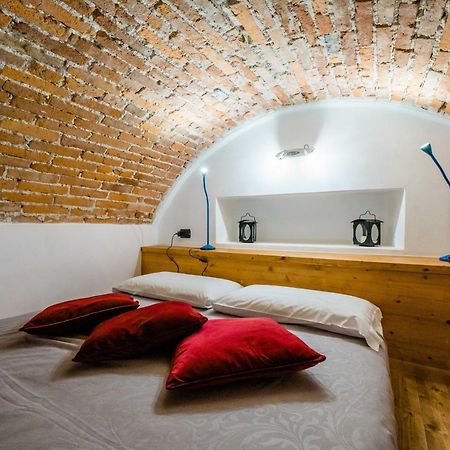 Feel - Sweet Old Town Apartment Bergamo Bagian luar foto