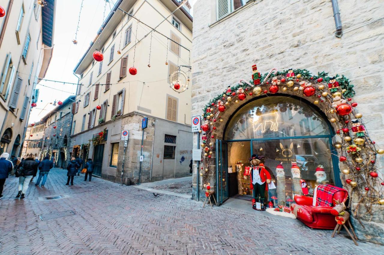Feel - Sweet Old Town Apartment Bergamo Bagian luar foto